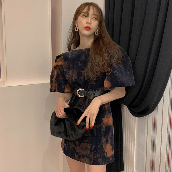 Moodne naiste kleit 3/4 varrukatega, vöökohal vööga