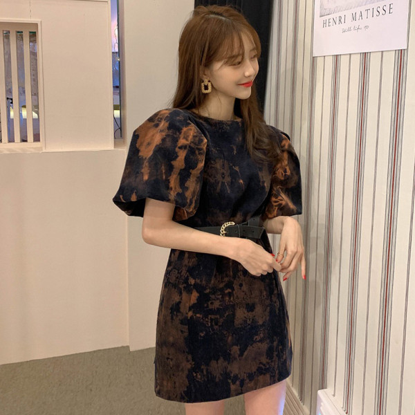 Moodne naiste kleit 3/4 varrukatega, vöökohal vööga