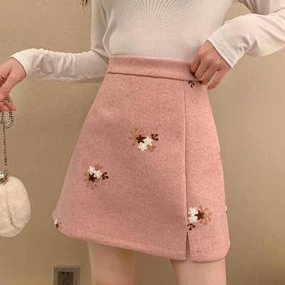 Moodne kõrge vöökoha ja tikandiga naiste seelik