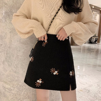 Moodne kõrge vöökoha ja tikandiga naiste seelik