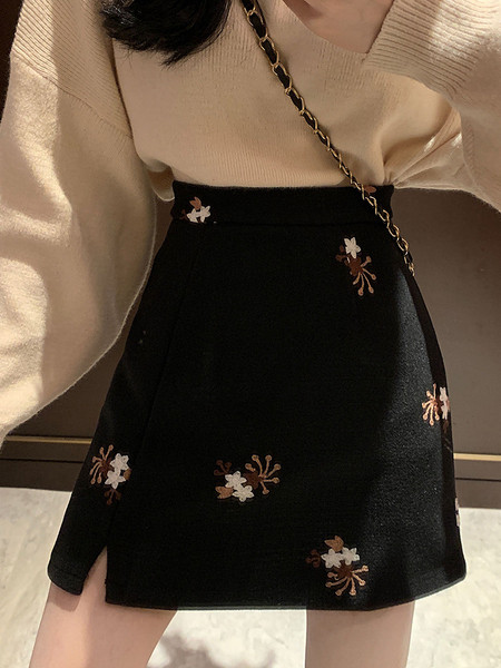 Moodne kõrge vöökoha ja tikandiga naiste seelik