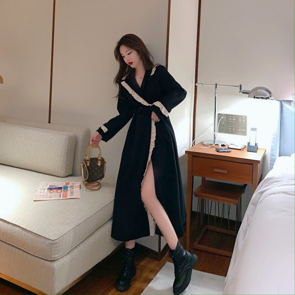 Fekete női ruha-kabát spitz nyakkivágással és hasítékkal