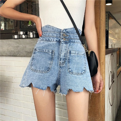 Rebenenud motiivide, taskute ja kõrge vöökohaga naiste lühikesed püksid