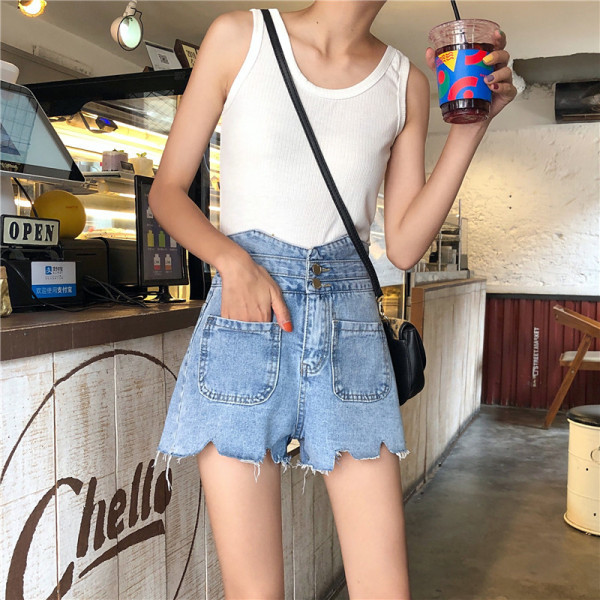 Rebenenud motiivide, taskute ja kõrge vöökohaga naiste lühikesed püksid