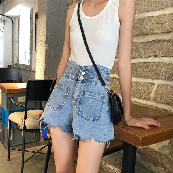 Rebenenud motiivide, taskute ja kõrge vöökohaga naiste lühikesed püksid