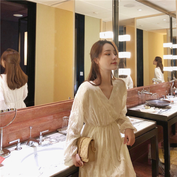 Pikk pitsist naiste kleit spits-kaelusega