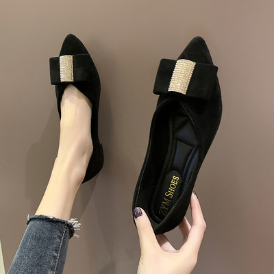 Ökoseemisnahast valmistatud naiste vabaajajalatsid paelaga