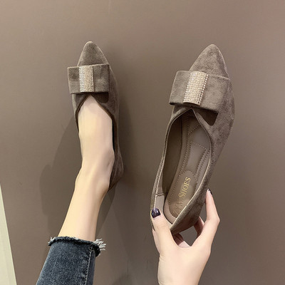 Ökoseemisnahast valmistatud naiste vabaajajalatsid paelaga