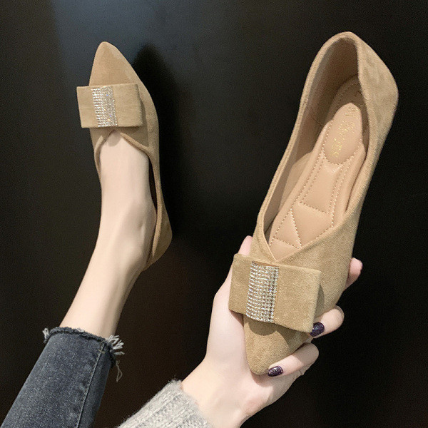 Ökoseemisnahast valmistatud naiste vabaajajalatsid paelaga