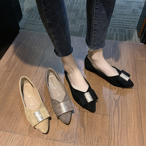 Ökoseemisnahast valmistatud naiste vabaajajalatsid paelaga