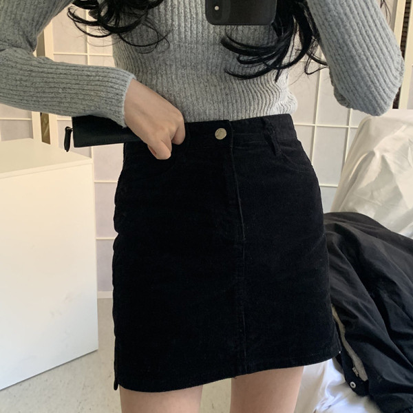 Модерна дамска пола- панталон с висока талия и цепки в черен цвят 