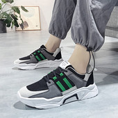 Meeste vabaaja tossud paelte ja lameda tallaga