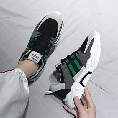 Meeste vabaaja tossud paelte ja lameda tallaga