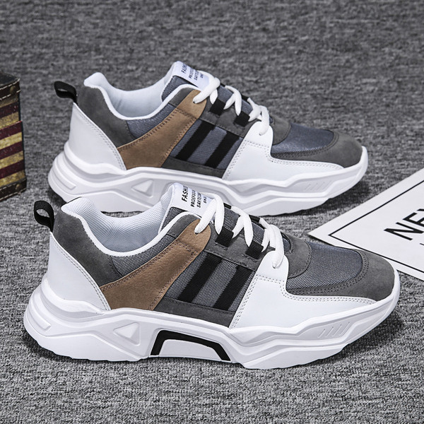 Meeste vabaaja tossud paelte ja lameda tallaga