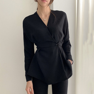 Modern női ing spitz nyakkivágással és derékövvel