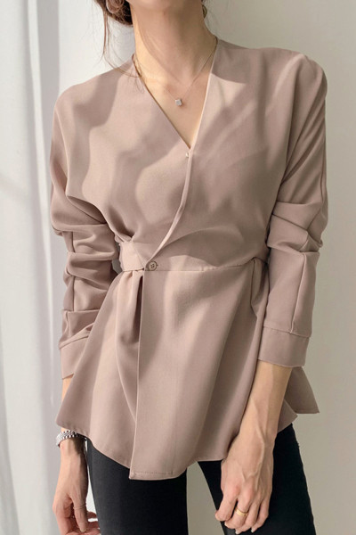 Modern női ing spitz nyakkivágással és derékövvel