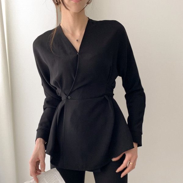 Modern női ing spitz nyakkivágással és derékövvel