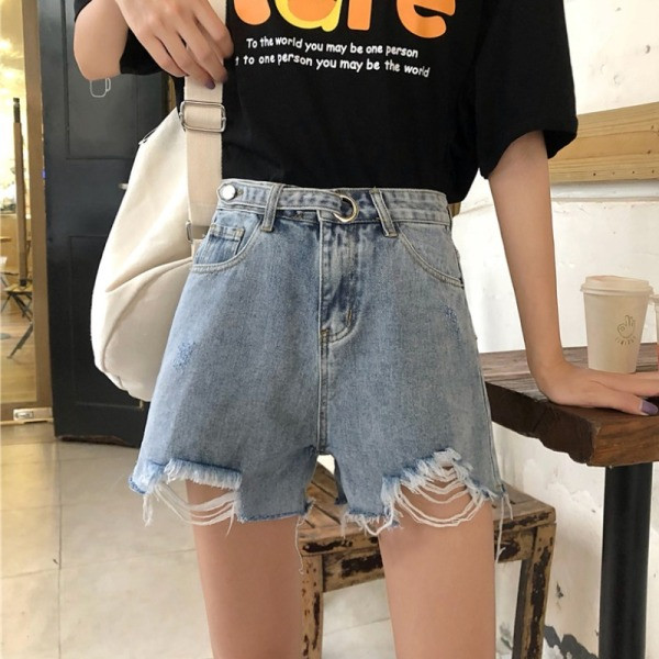 Модерни къси дамски панталони със скъсани мотиви и висока талия