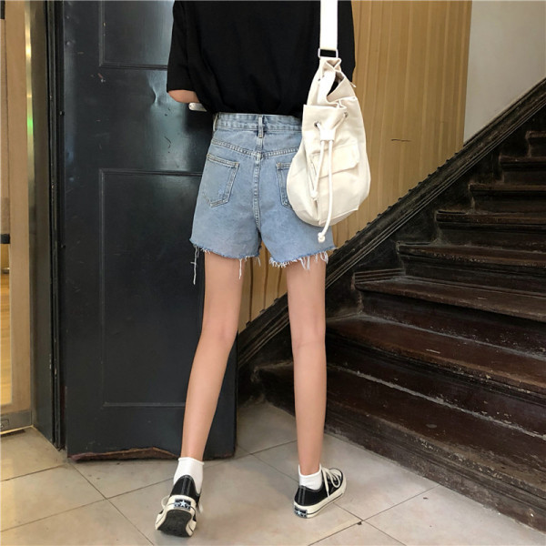 Модерни къси дамски панталони със скъсани мотиви и висока талия