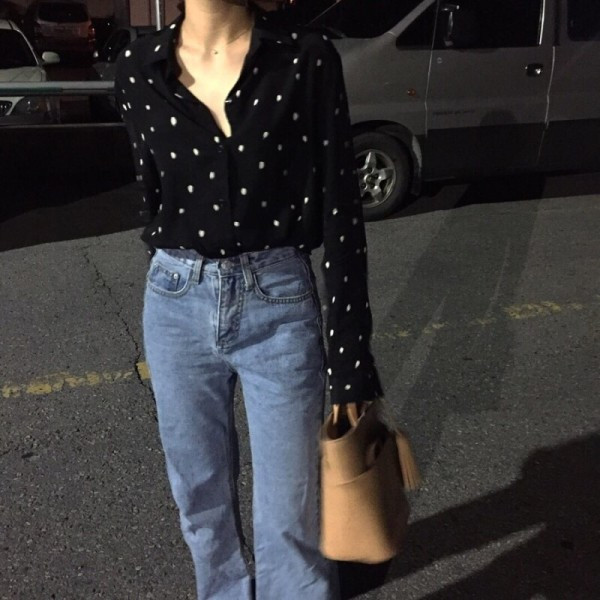 Klassikalise krae ja täpilise mustriga vabaaja naiste särk