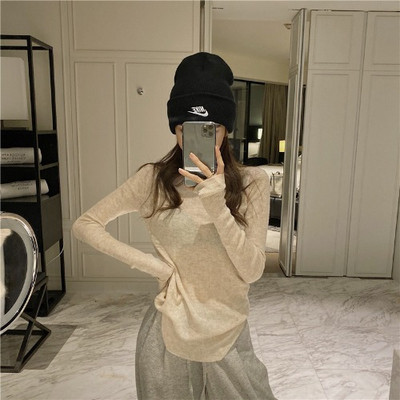 Ühevärviline ovaalse kaelusega naiste kampsun