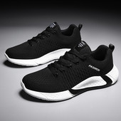 Paelte ja lameda tallaga musta värvi meeste vabaaja tossud