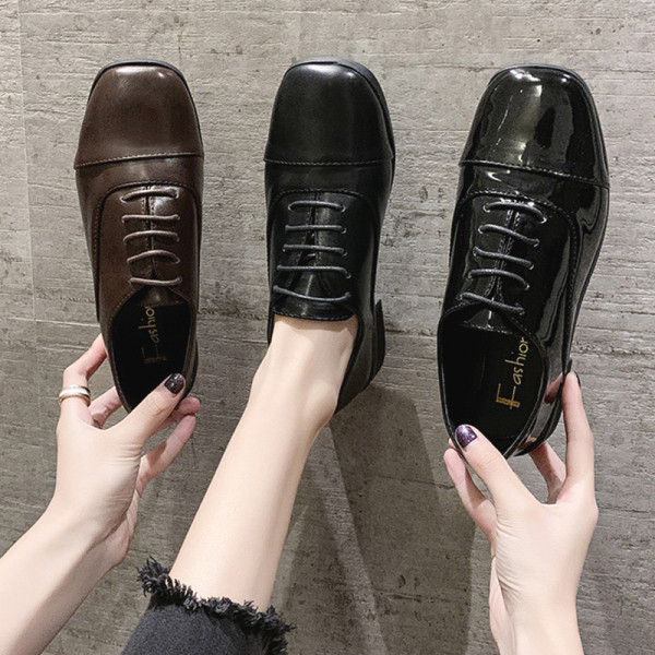 Naiste tavalised ökonahast paeltega mudelikingad