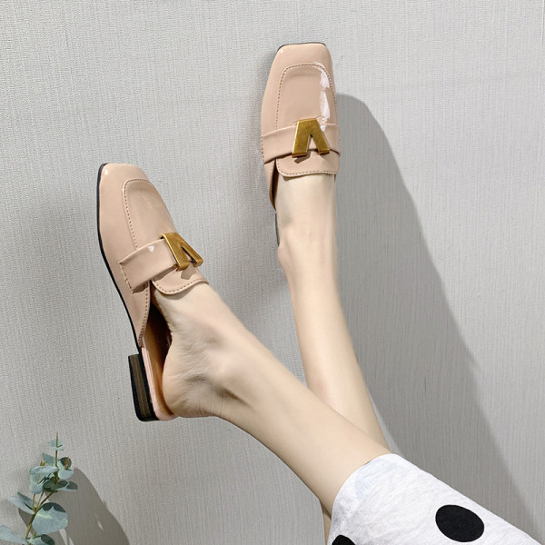 Uue mudeli madala talla ja metallelemendiga nahast sussid