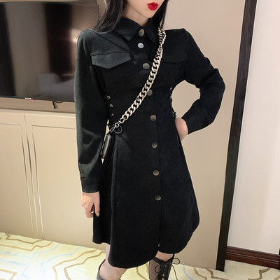 Moodne naiste kleit klassikalise krae ja lipsudega vöökohal