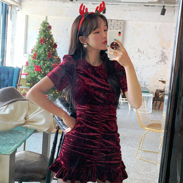 Дамска модерна рокля от кадифе в ретро стил и къс ръкав