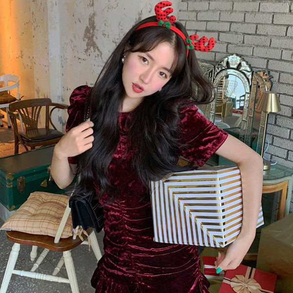 Дамска модерна рокля от кадифе в ретро стил и къс ръкав