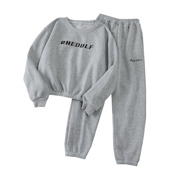 Moteriškas dviejų dalių sportinis komplektas su užrašu