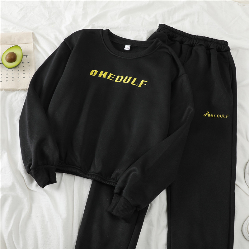 Moteriškas dviejų dalių sportinis komplektas su užrašu