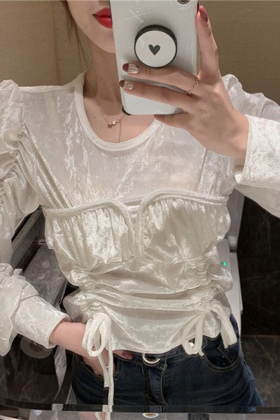 Sametine naiste retropluus lipsude ja ovaalse kaelusega