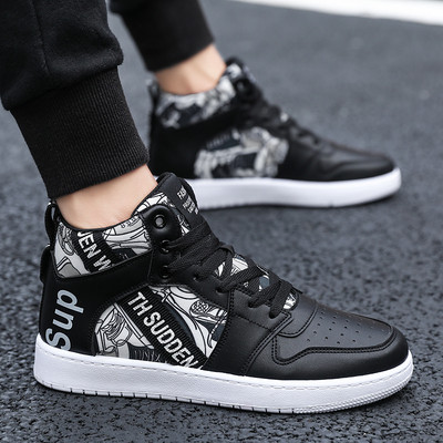 Stiilsed värvilise aplikatsiooni ja lameda tallaga meeste tossud