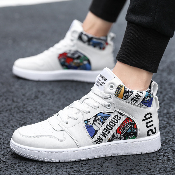 Stiilsed värvilise aplikatsiooni ja lameda tallaga meeste tossud