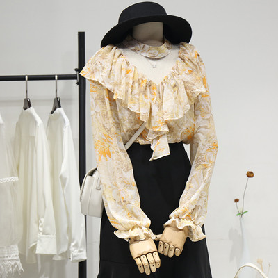 Modern női ing spitz nyakkivágással és virágmintával