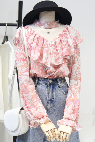 Modern női ing spitz nyakkivágással és virágmintával