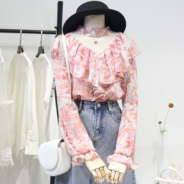 Modern női ing spitz nyakkivágással és virágmintával