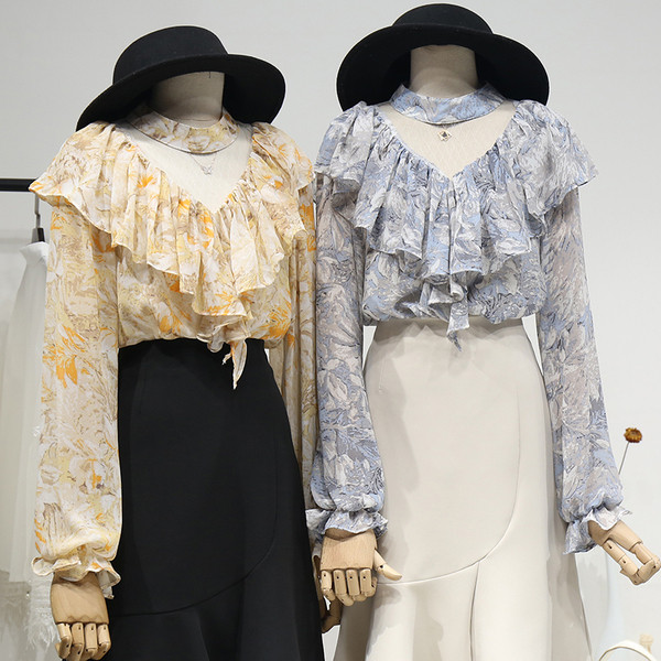 Modern női ing spitz nyakkivágással és virágmintával