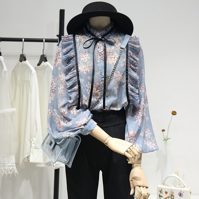 Μοντέρνο γυναικείο πουκάμισο με χαμηλό κολάρο και δεσμούς με ευρύ μοντέλο