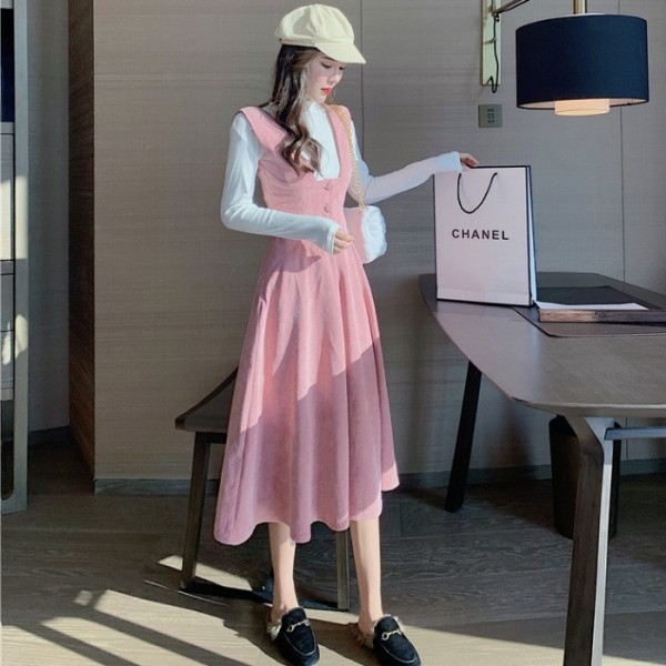 Retro naiste roosa velvetist kleit pikkade varrukate ja nööpidega