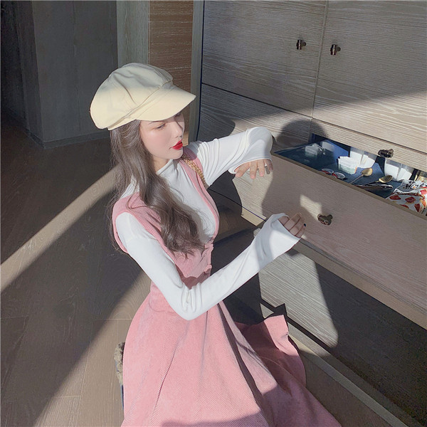 Retro naiste roosa velvetist kleit pikkade varrukate ja nööpidega