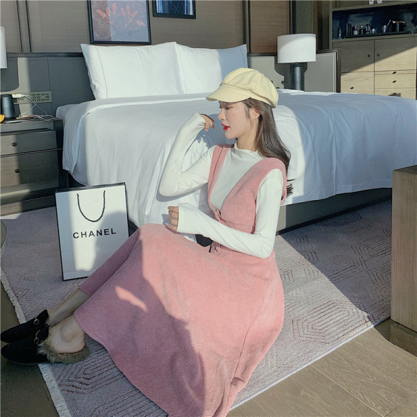 Retro naiste roosa velvetist kleit pikkade varrukate ja nööpidega