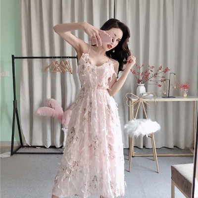 Új modell nyári ruha vékony pántokkal és hímzéssel