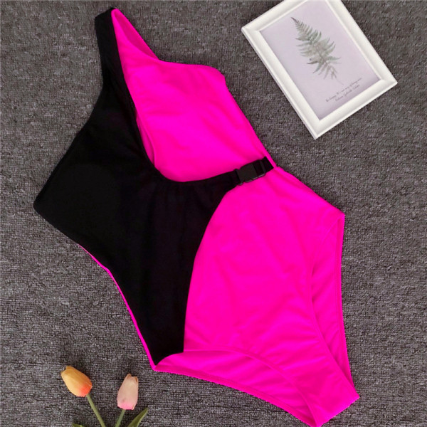 Terve ujumistrikoo ühe rihma ja väljalõigatud osaga