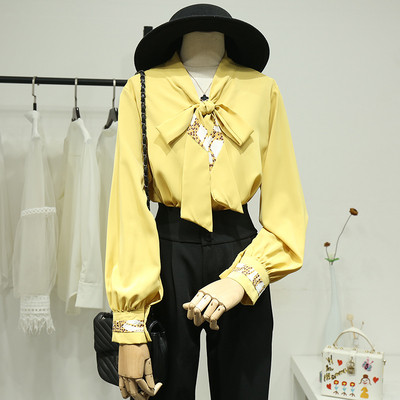 Moodne naiste särk paela, mustri ja pikkade varrukatega