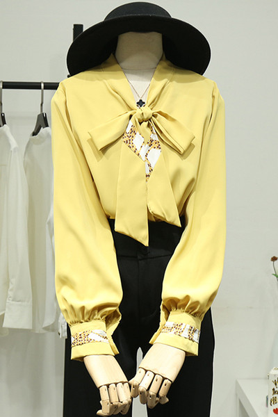 Moodne naiste särk paela, mustri ja pikkade varrukatega