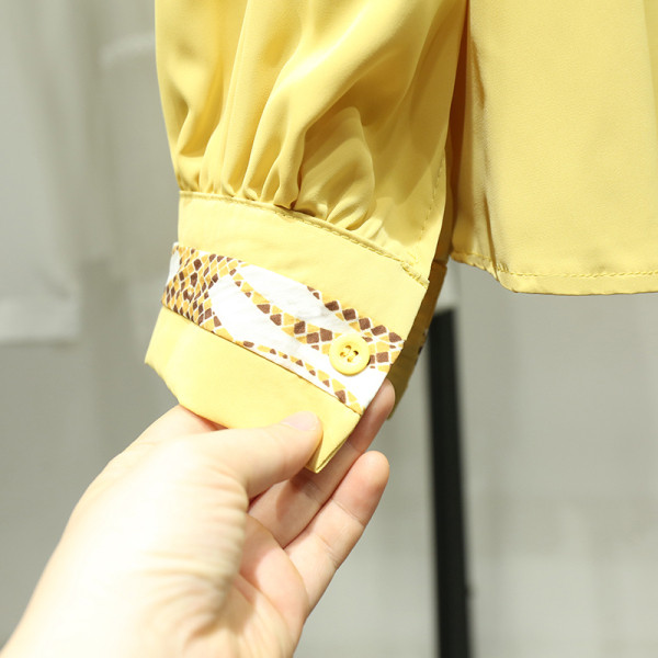 Moodne naiste särk paela, mustri ja pikkade varrukatega