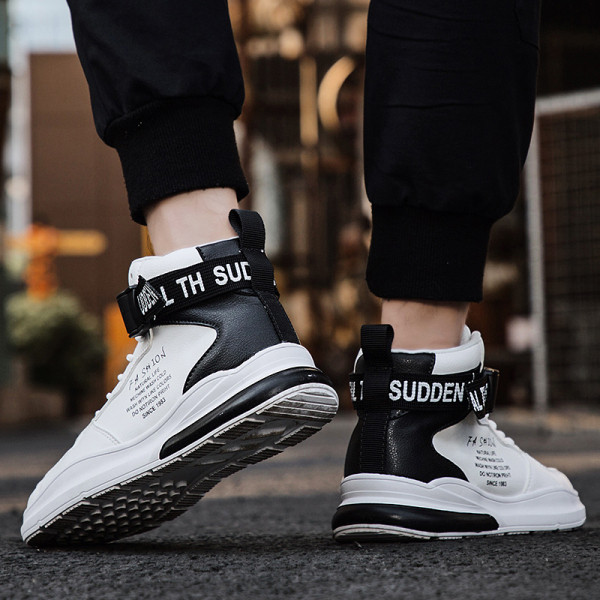 Stiilsed kirjaga, lameda talla ja paeltega kinnitusega meeste tossud